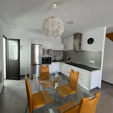 Piso En El Charco De San Gines アパート アレシフェ